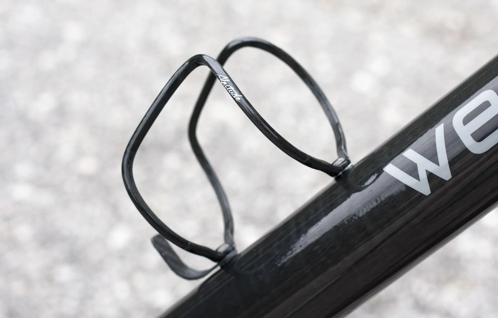 ALPITUDE SUPERLEGGERO BOTTLE CAGE IN CARBON 9 GRAMS