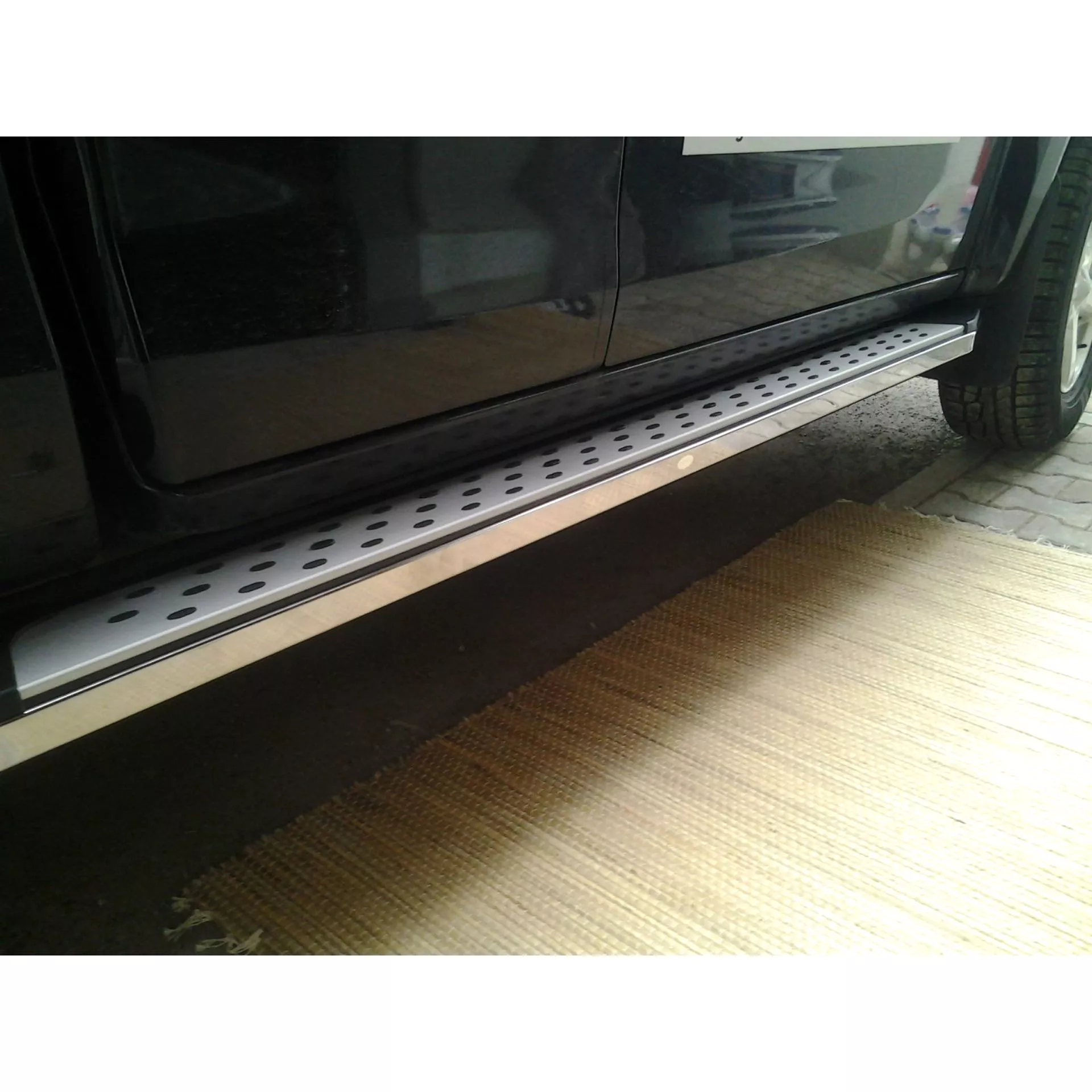 Freedom Side Steps Running Boards for Isuzu D-Max Double Cab 2007-2012