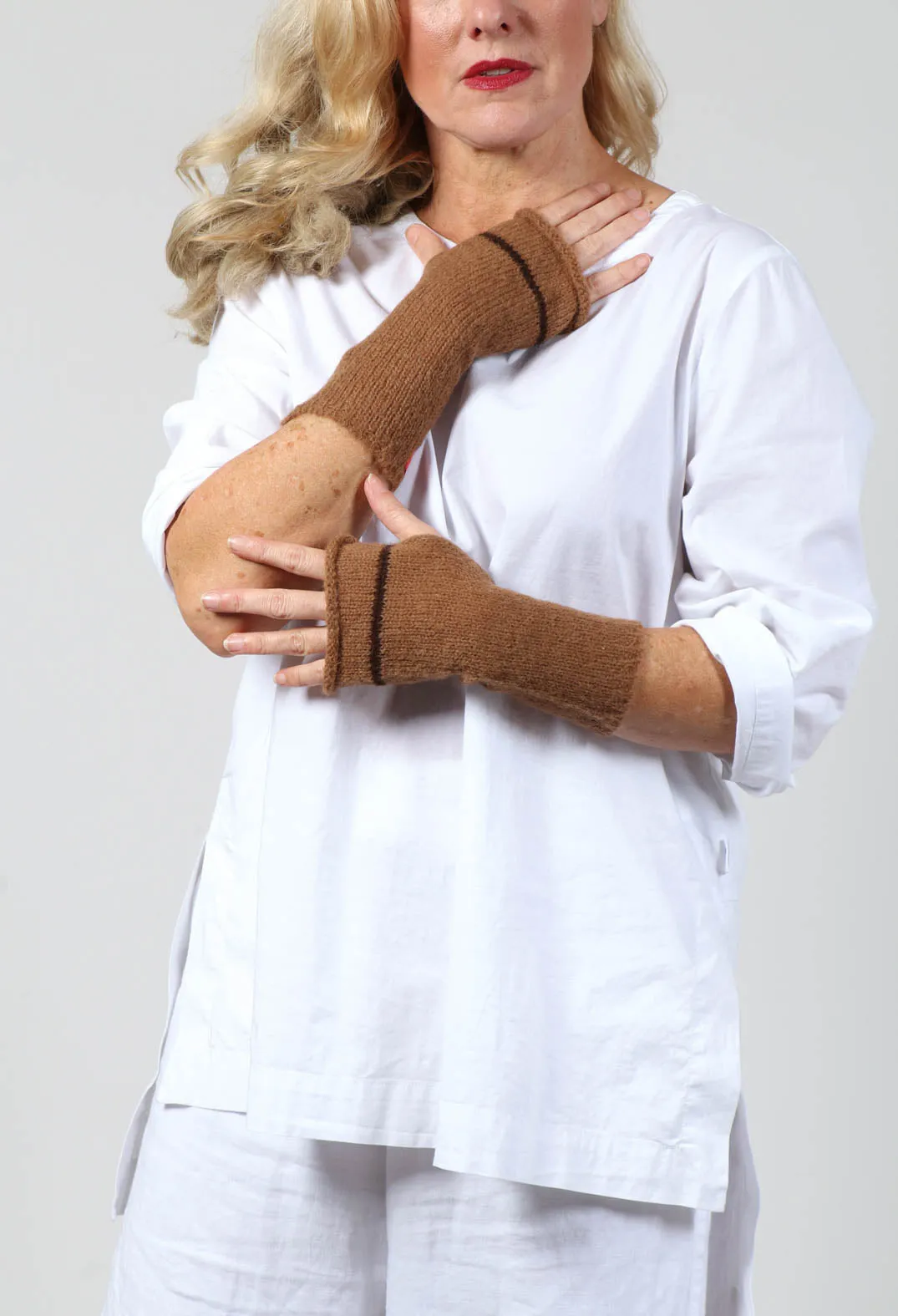 Rana Wrist Warmers in Camel