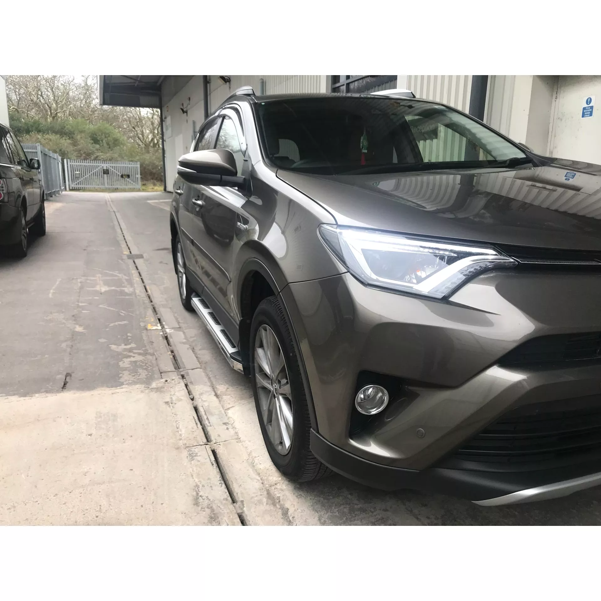 Suburban Side Steps Running Boards for Toyota RAV4 2016-2018