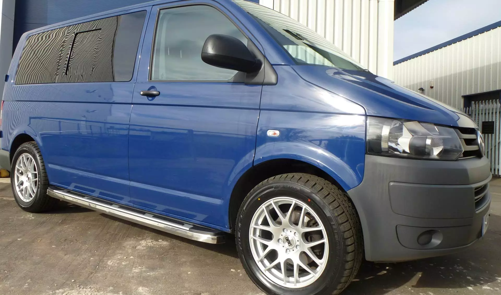 Suburban Side Steps Running Boards for Volkswagen Transporter T5 SWB