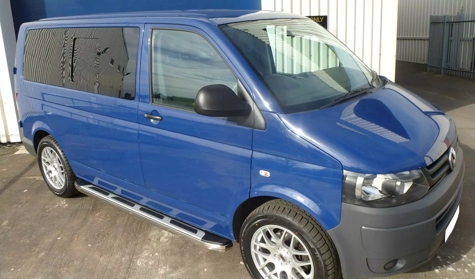 Suburban Side Steps Running Boards for Volkswagen Transporter T5 SWB